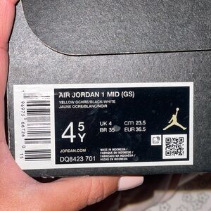 Air Jordan 1 Mid Sneakers
